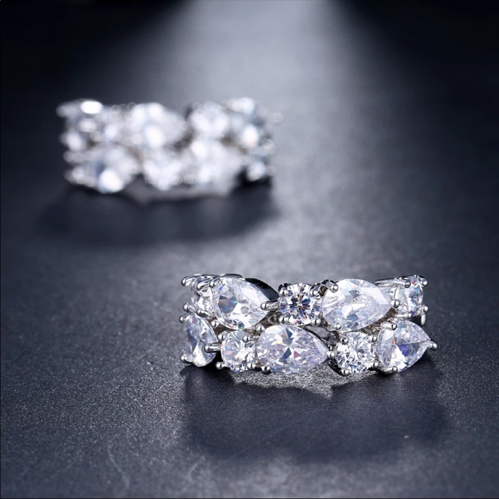 New 925 Silver Round Hearts Diamond Earrings - Picture 3 of 3
